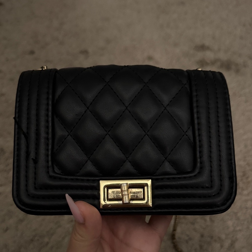 Elegant Black Quilted Women's Bag